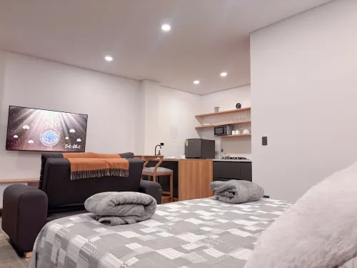 Luxury Stay with Fireplace, Jacuzzi & Overlooking the Rock of El Peñol-Guatape