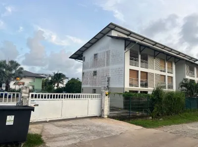 Bahia Garden- Bright, central, patio Hotels in 