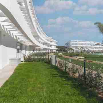 Luxury ground-floor apartment with private garden, just 3 minutes from the beach Hotel Exterior