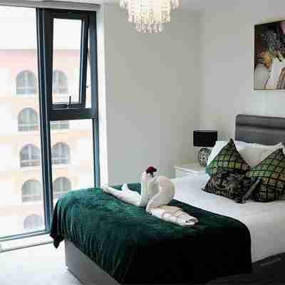 Stylish Apartment City Centre with Gym, In The Heart Of Broad Street! Rooms
