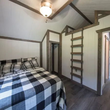 Creekside Tiny House Getaway Berlin