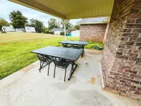 Spacious & Cozy ~ Close to Fort Moore ~ Pool Table