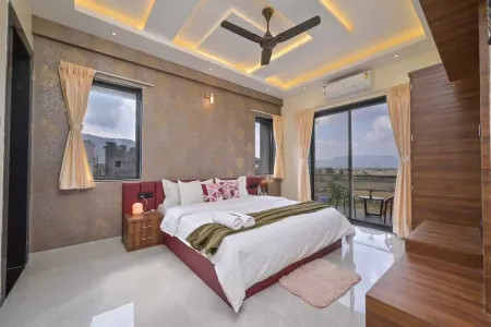 Spacious 5-bedroom villa in welcoming Karandoli with AC, WiFi And Much More!! Отели рядом с достопримечательностью «Карла Кейвс»