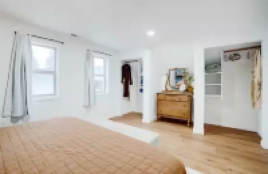 The luxurious Jackass Manor