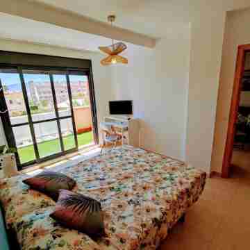 Apartamento Ideal Para Familias. Las Mejores Zonas Comunes a 4mins a pie Playa Rooms