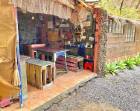 Habitación El Pueblo: cama doble, baño. 2 p. + The Tent: cama doble, baño. 2p.