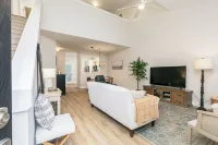 Spacious and Quiet 3-bedroom townhome with WiFi and AC in Acworth