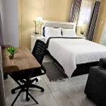 Welcoming cottage with WiFi  just close to Mall of Africa