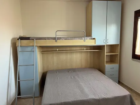 The terrace overlooking Tavolara Отели рядом с достопримечательностью «Parco pubblico con giochi per i bambini»