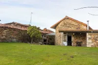 Casa de alquiler  íntegro  en un entorno rural con acceso  a un río Hotels in Bergantinos