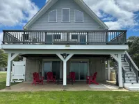 Beautiful Ocean Front House with Private Beach, Hot Tub and Spectacular Sunsets Hotels in Fairhaven