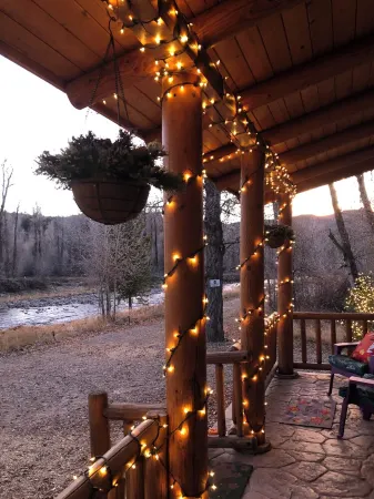 Private Riverfront Hygge Cabin