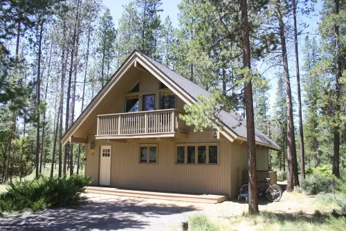 Chalet Squatch - Cozy-Luxe Cabin Near Village & SHARC!