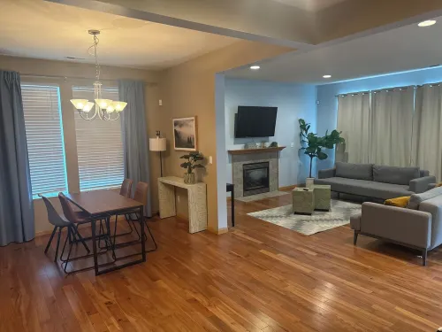 4bd 2.5 ba/4King Beds/ W/D/  Fenced Yard/ 24hr Security Hotels in Fife