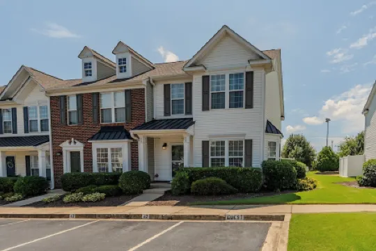 Cozy, Updated 2BR/2.5BA End-Unit Townhome, Greer SC