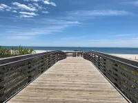 Spacious 3-bedroom apartment with WiFi, AC in brilliant Long Beach