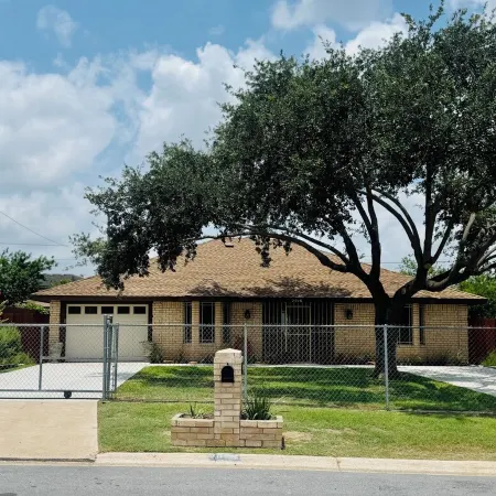 Spacious 3BR/2BA Home – Near Airport & La Plaza Mall, Perfect for Families!