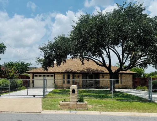 Spacious 3BR/2BA Home – Near Airport & La Plaza Mall, Perfect for Families!