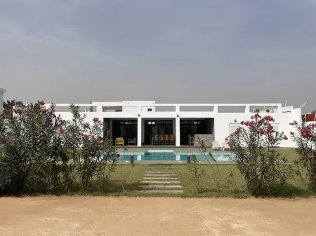 Grande Villa Moderne et Sécurisée Sans Vis-à-vis Отели в г. Ngaparou