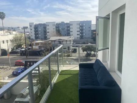 Lovely Unit in the City great for Vacation - Located in Hollywood