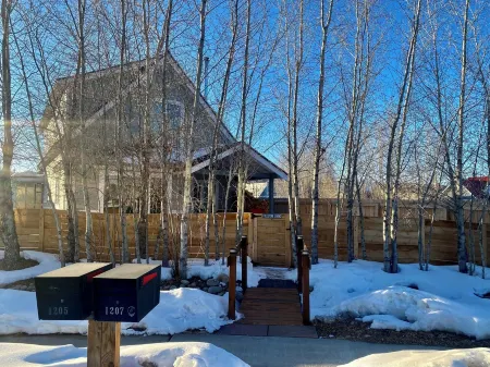 Freestone Living. Charming Three bedroom house