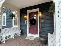 Historic home, great yard & Walk to Dogfish Head Brewery! Hotels in Milton