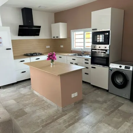 Théa, 3 bedrooms with all comforts Heated swimming pool