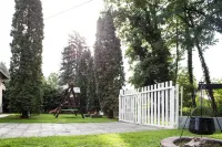 Szentendrei szigeten  önálló, jakuzzis, szaunás, romantikus, erdőszéli ház! Hotels in Szentendrei