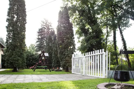 Szentendrei szigeten  önálló, jakuzzis, szaunás, romantikus, erdőszéli ház!