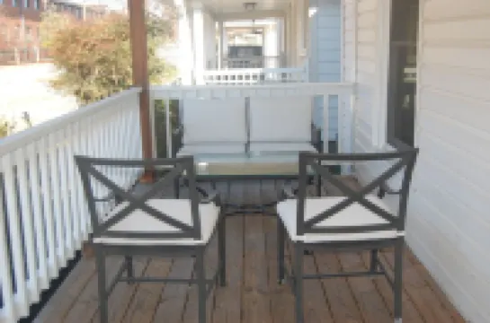 Charming 2-bedroom house, walkable to downtown Greenville!