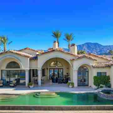 Luxury Hideaway Mediterranean 5bed/4.5BA home w/pool, jacuzzi and amazing views! Fitness & Recreational Facilities