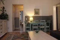 Quiet & cozy apartment in Südstadt, close to the train station & free parking
