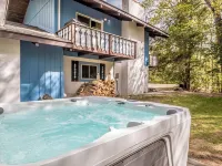 Loose Moose Lodge – Family Chalet, Fireplace, Ski! Hotels in Glen
