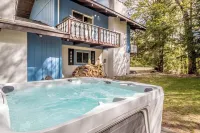Loose Moose Lodge – Family Chalet, Fireplace, Ski!