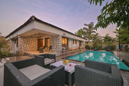 35 summer hill 4bhk by Arabian villas with huge pool and lawns