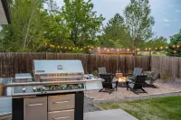 Parkside Retreat - NEW, HotTub, PoolTable & FirePit