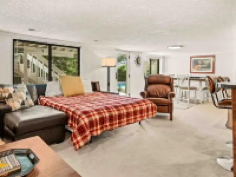 A Cozy Spring Retreat Hotels in Arvada