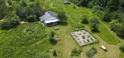 Boutique Retreat House in Prince Edward County. Roblin Lake Park附近的飯店