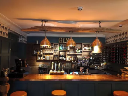 The Bear Hotel Отели рядом с достопримечательностью «Замок Корф»