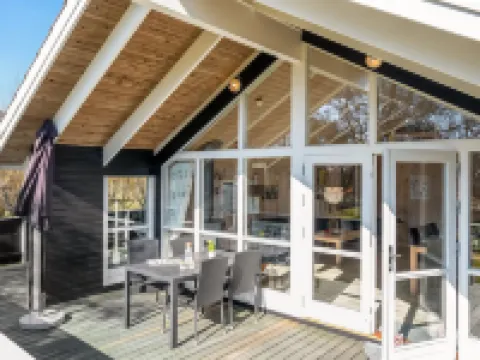 "Germaine" - 1.2km from the Sea