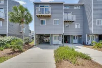 Cape San Blas Gem: Walk to Beach & Pool! - WiFi