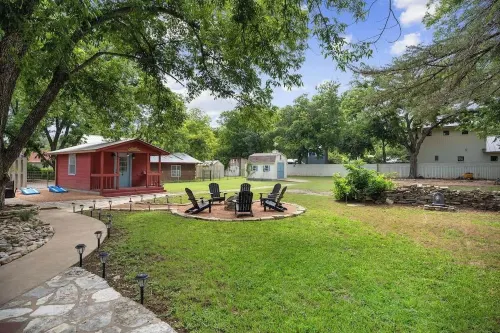 Pecan Retreat-Half Mile to Main