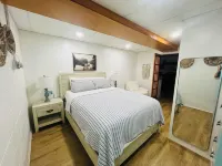 Charming  1-bedroom apartment in peaceful Dayton with WiFi, AC. Hotels in Dayton