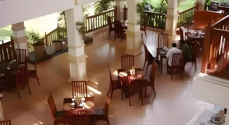 Ratu Hotel & Resort Отели рядом с достопримечательностью «Alun - Alun Gubernuran Jambi»