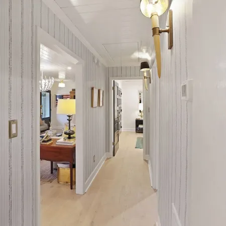 Le Hibou Blanc (B) - Fairhope: Laid-back Sophistication