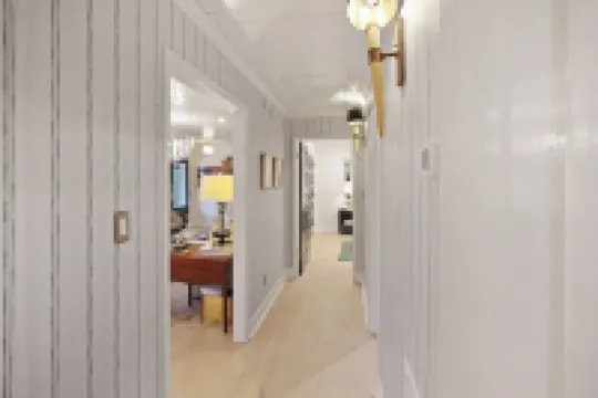 Le Hibou Blanc (B) - Fairhope: Laid-back Sophistication