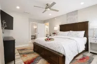 Wknd@Bernie's Private Villa includes enclosed Hot Tub room for Romantic Getaway!