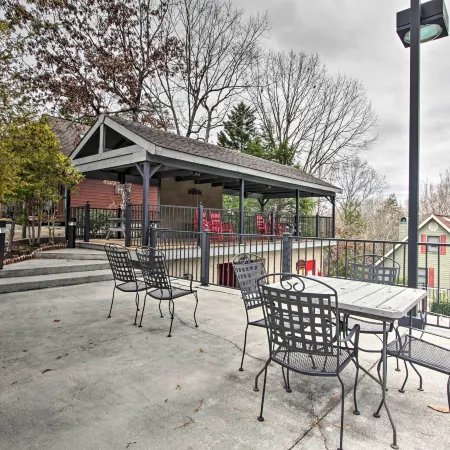 Hot Tub and Private Deck Rustic Pigeon Forge Cabin