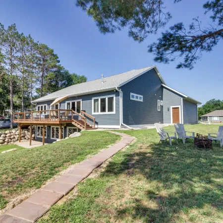 Spacious 6Br Lake Victoria Retreat w/ Private Dock