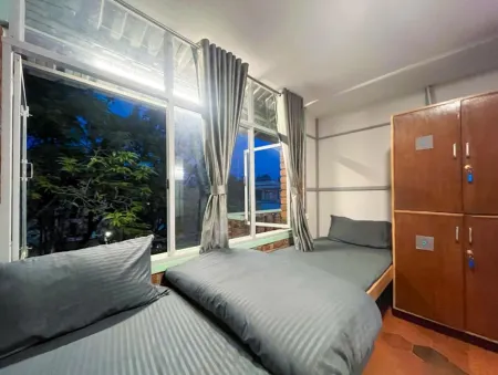 Rahees Bi Roambay -Backpacker Hostel